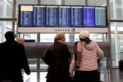 Debido a una falla de sistema, todos los aeropuertos de Estados Unidos sufrieron importantes demoras y cancelaciones de sus vuelos este miércoles, 11 de enero de 2023