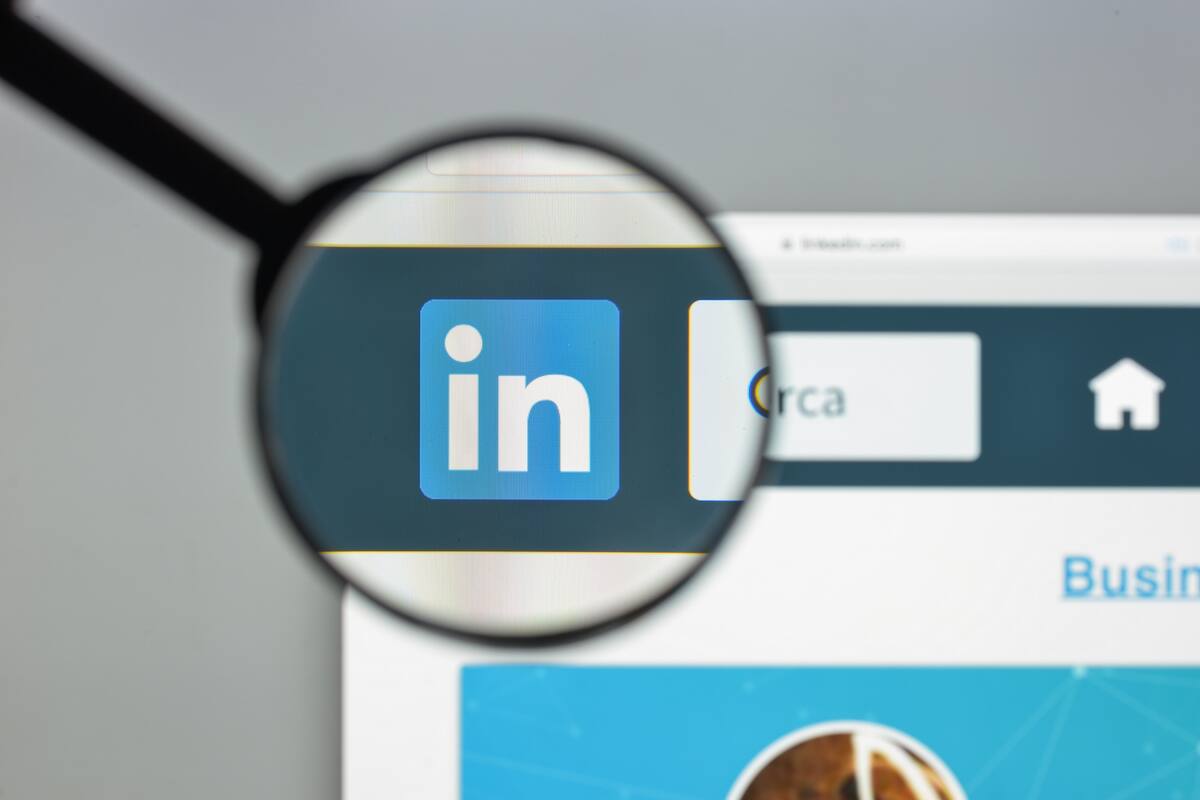 Debido al confinamiento y el distanciamiento social, la red social para profesionales LinkedIn dejó de ser obligatorio y se ha vuelto esencial para conectarse con las ofertas laborales y para desarrollar nuevas habilidades