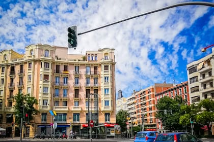 Debido al diseño del trazado, y según documentación oficial, las viviendas más afectadas serían las situadas al norte de la M-11 del barrio de Valdefuentes