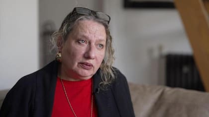 Deborah afirmó que ver las imágenes del abuso contra su hijo le rompió el corazón