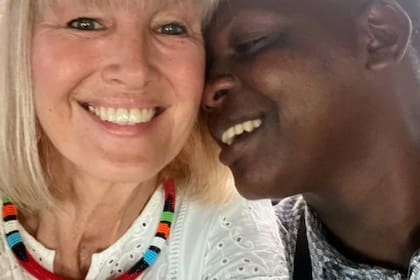 Deborah Babu es una estadounidense que encontró el amor muy lejos de casa, en Tanzania, con un hombre 30 años menor