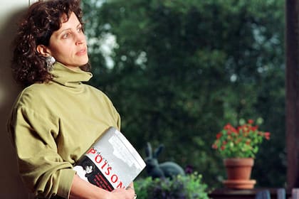 Deborah Layton, sobreviviente de la secta en una imagen de 1998