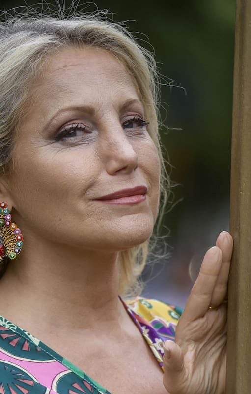 Debutó de casualidad en la TV, después vivió un boom de la mano de Señorita maestra: cómo es hoy la vida de Laura Tuny