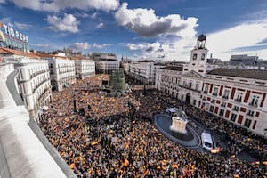 Decenas de miles de manifestantes se reunieron en 52 ciudades al mediodía para decir "no a la amnistía", acudiendo al llamamiento del Partido Popular (PP), principal formación de la oposición de derecha