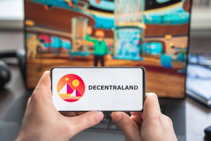 Decentraland y DXDAO son dos plataformas que suelen ser tomadas como referentes de las DAO, como se conocen a las “organizaciones autónomas descentralizadas”