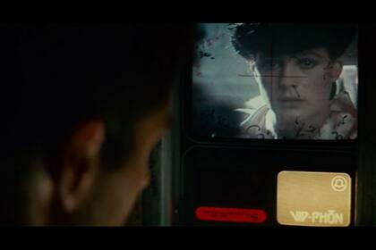 Deckard hace una videollamada con Rachael en Blade Runner que hoy nos parece como del tiempo de los dinosaurios
