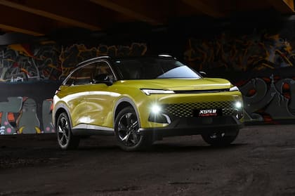 Declara una potencia máxima de 217 CV y un torque de hasta 310 Nm, junto a una autonomía de 920 kilómetros