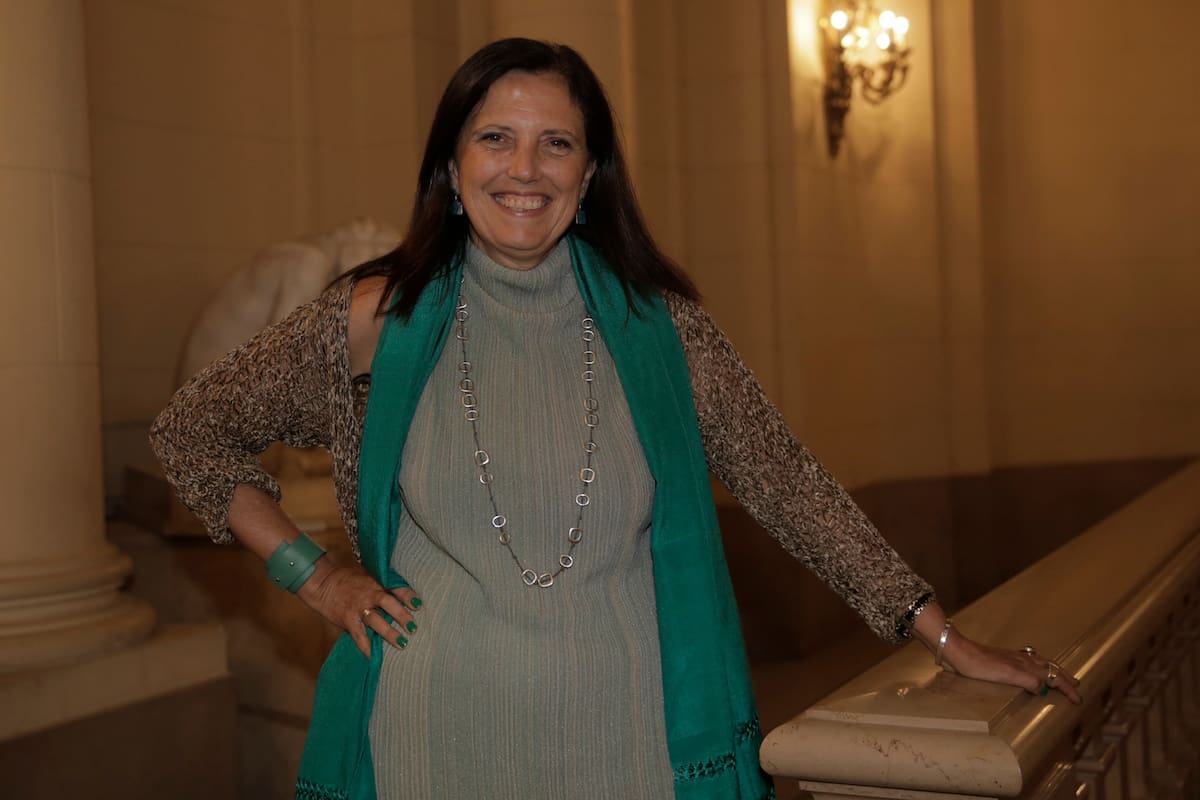 Declaran ciudadana ilustre a la escritora Claudia Piñeiro.