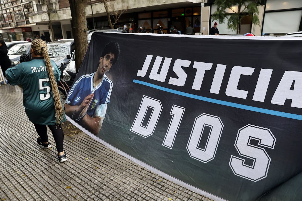 Declararon como testigos tres enfermeros en el juicio por la muerte de Maradona