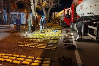 Frenaron la marcha de dos camiones cisterna y encontraron el “combustible” del viaje: 388 kilos de cocaína