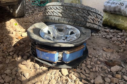 Decomisaron en Salta un cargamento de 110 kilos de cocaína que estaba oculto en los neumáticos de dos camionetas