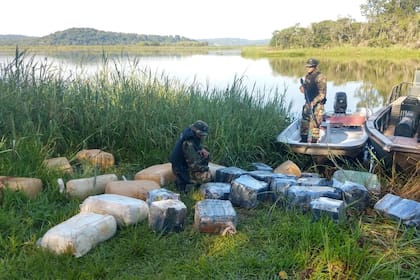Decomiso de marihuana en un operativo de la Prefectura en la costa del Paraná, en Misiones