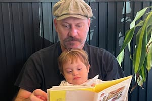 Decur y Emi, concentrados en la lectura
