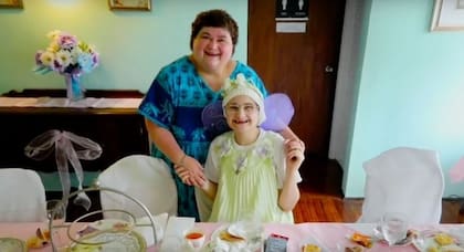 Dee Dee Blanchard posa junto a su hija Gypsy Rose. En 2017, HBO abordó el caso en el documental “Mommy Dead and Dearest”.