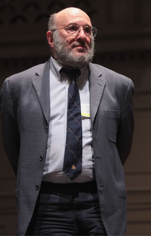 Defendiendo lo Indefendible, el libro de Walter Block (a la derecha)