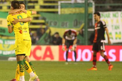 Defensa festejó y dejó más herido a Newell''s