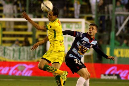 Defensa le gana a Arsenal