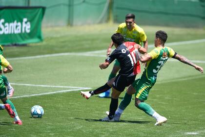 Defensa y Justicia-Colón. Gol de Colón