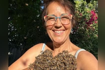"Defensora de las abejas" retira colmenas de forma ecológica en EE.UU (Foto: @beelightfulbees / Instagram)