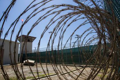 Defensores de derechos humanos, abogados de inmigración y legisladores han denunciado las condiciones deterioradas en los centros de detención del ICE