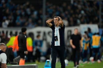 "Defraudé a mi gente", sorprendió Costas en la conferencia de prensa posterior a la eliminación a manos de Flamengo por Copa Libertadores; el DT había aseverado que Racing ganaría la semifinal y viajaría a Lima para la definición.