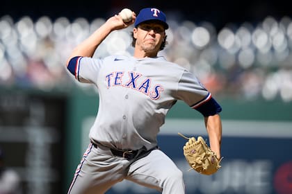 DeGrom lanza siete y Rangers rompen racha de derrotas con victoria 5-0 sobre Nacionales