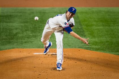 deGrom logra primera victoria en dos años y Rangers vencen 15-1 a Atléticos