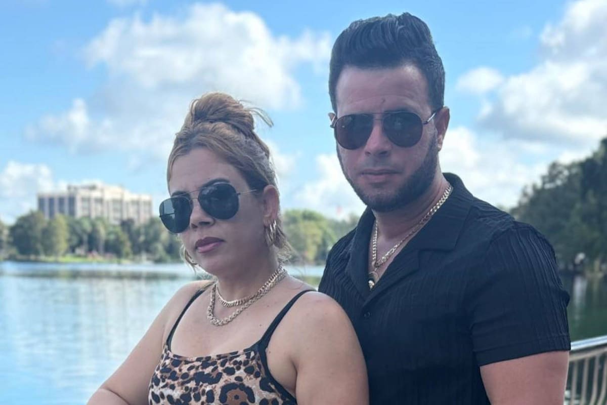 Deivy junto a su esposa, ciudadana estadounidense