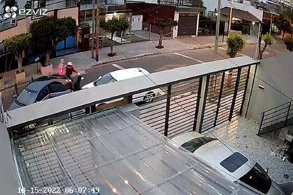 “¡Dejalo al nene, dejalo al nene!”: los desesperados gritos de un padre para que los ladrones se llevaran el auto sin su hijo