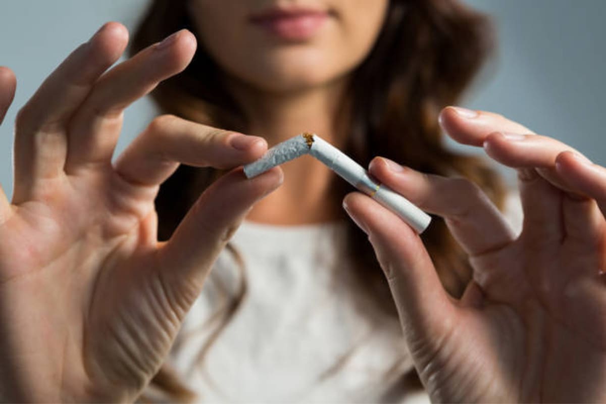 Dejar el mal hábito de fumar trae muchos beneficios para la salud