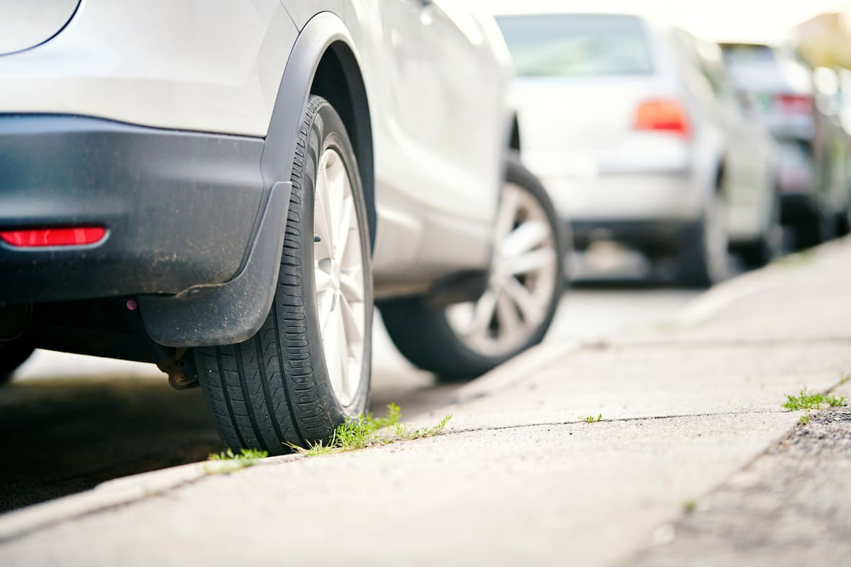 Dejar las ruedas del auto giradas podría quitarles vida útil a algunos componentes del vehículo