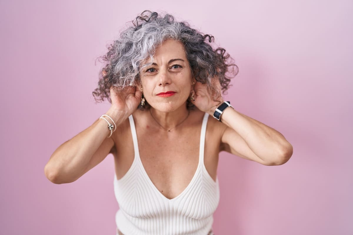 Dejarse el cabello al natural expone una transformación interna vinculada con la historia personal
