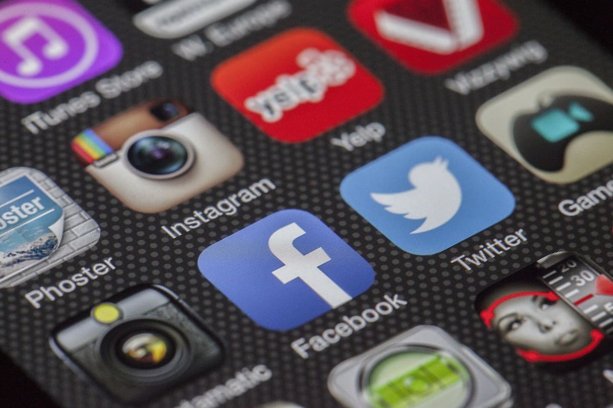 “Dejen que los niños se conozcan a sí mismos antes de que el mundo lo haga”: Australia prohíbe las redes sociales a los menores de 16
