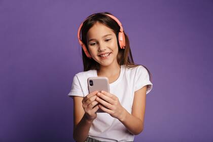 “Dejen que los niños se conozcan a sí mismos antes de que el mundo lo haga”: Australia prohíbe las redes sociales a los menores de 16