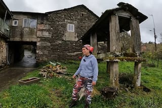 Lucía, 27 años, dejó todo y se mudó a una aldea de nueve habitantes: “Para mí, la compra del mes ronda los 50 euros”