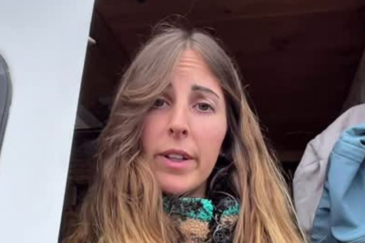 Dejó su departamento para vivir una vida austera en una casa rodante