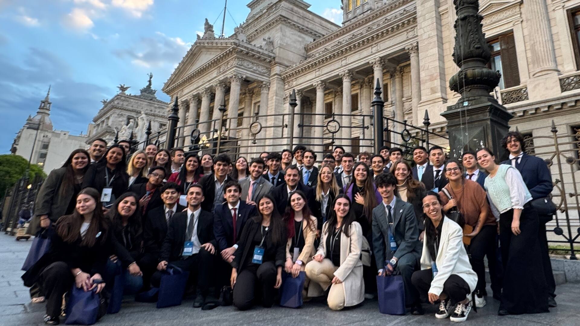 Del 6 al 8 de noviembre se desarrolló en el Congreso de la Nación la 6° edición del Alumni Forum de la Asociación Civil Frente Joven bajo el lema "Formando líderes con valores"