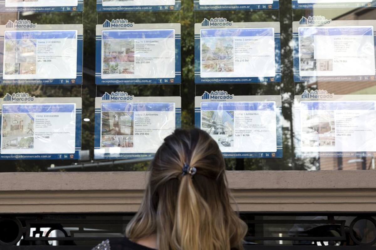 Del 88% de argentinos que planea empacar su casa en cajas y cambiar de vivienda en el próximo año, el 57% son inquilinos y de ese porcentaje, el 55% reconoce que se va a mudar a un inmueble alquilado