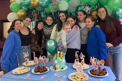 Del festejo formaron parte también las amigas íntimas de Marina, ya que ella es la primera del grupo en ser mamá.