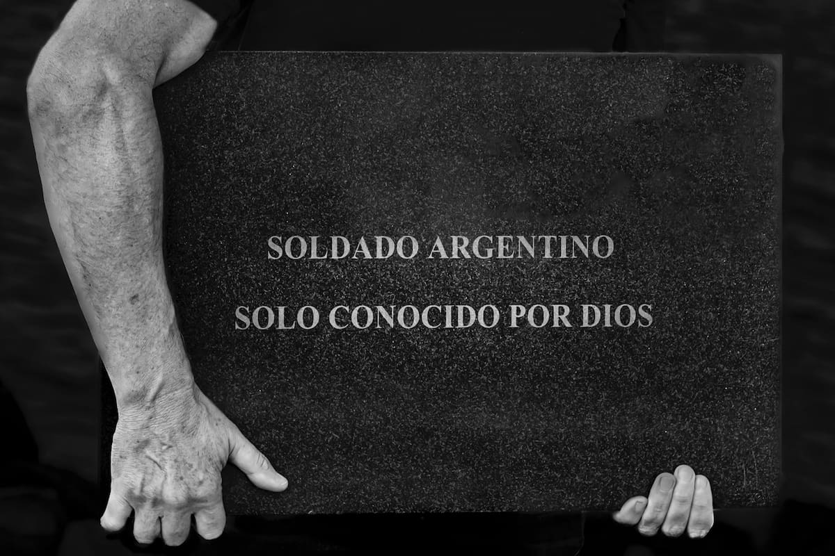 Del fotolibro de Martín Magliano, "Malvinas después"; algunas de sus fotos se exhiben en el Museo Malvinas