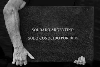 Del fotolibro de Martín Magliano, "Malvinas después"; algunas de sus fotos se exhiben en el Museo Malvinas