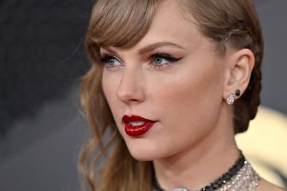 Del glamour de Cleopatra al encanto de Taylor Swift: la fascinante historia del labial rojo
