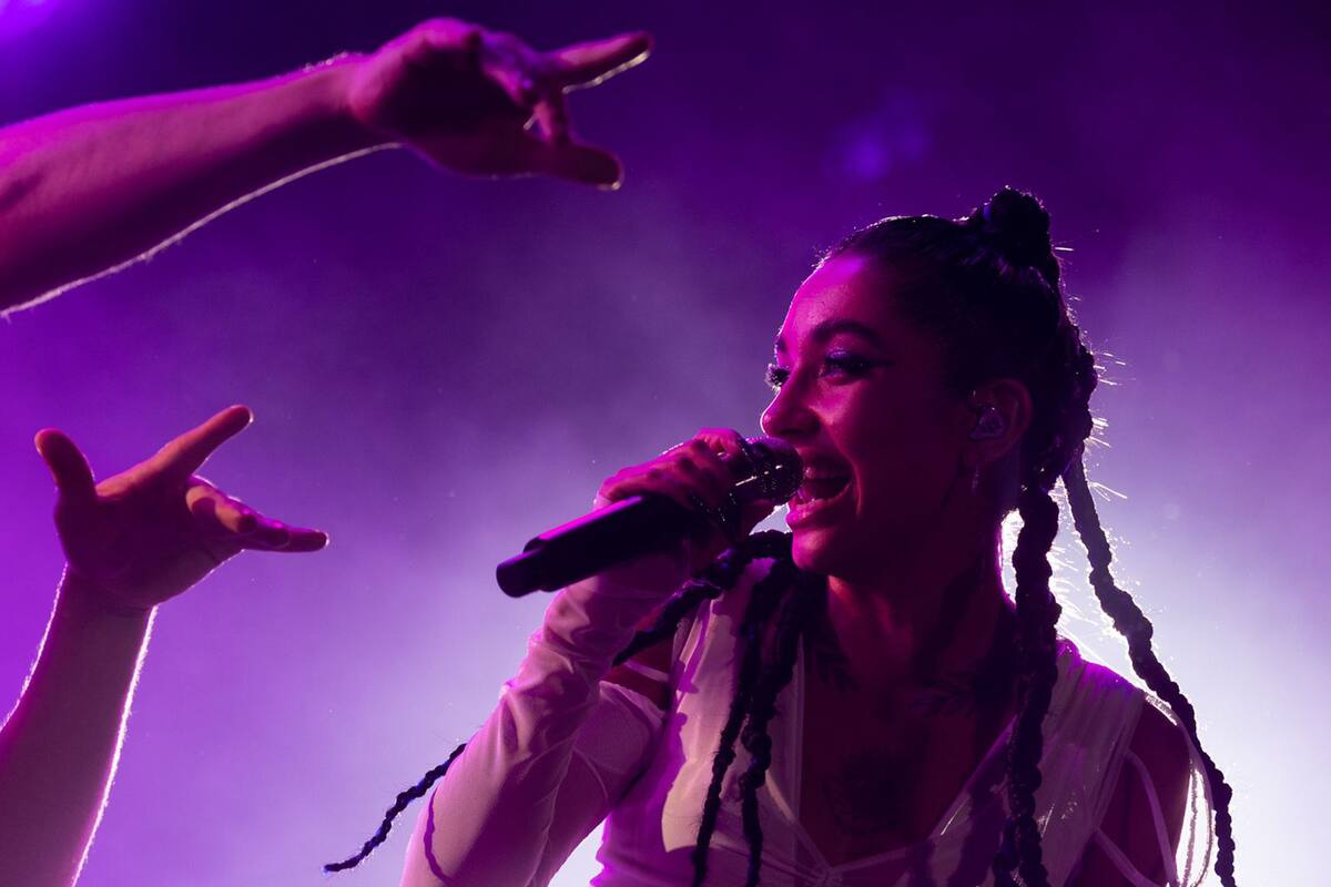 Del “hateo” al “faneo”: tras su criticado paso por los Gammy, María Becerra desplegó todo su carisma en GEBA