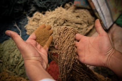 Del hilado al diseño, las alfombras recrean la tierra y el paisaje afganos