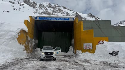 Del lado de Chile, ya se despejó la nieve y podrían rehabilitar el paso fronterizo cerrado hace casi un mes