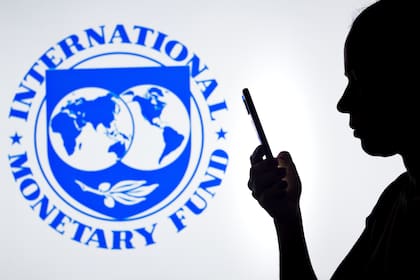 Del lado del FMI, la reunión de directorio se hará en la segunda quincena de agosto y, de aprobarse, se desembolsarán los US$7500 millones, aun sin fecha confirmada