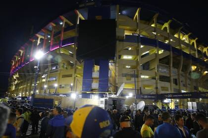 Del otro lado: miles de hinchas siguieron el partido en las calles de La Boca
