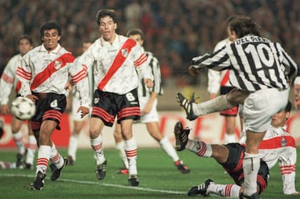 Del Piero marcó el 1-0 para Juventus en la Intercontinental 1996 en Tokio, frente al River de Ramón Díaz