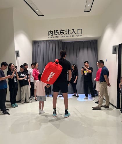 Del Potro en Hangzhou, China, el año pasado, antes de entrar en la cancha para participar de una exhibición