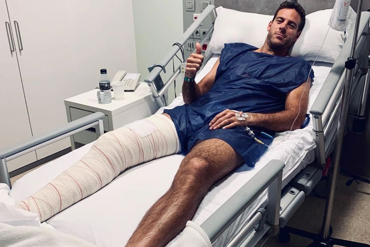 Del Potro, tras la operación, con pulgar para arriba